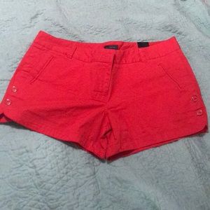 NWT The Limited Easy Short 4 in inseam curved hem
